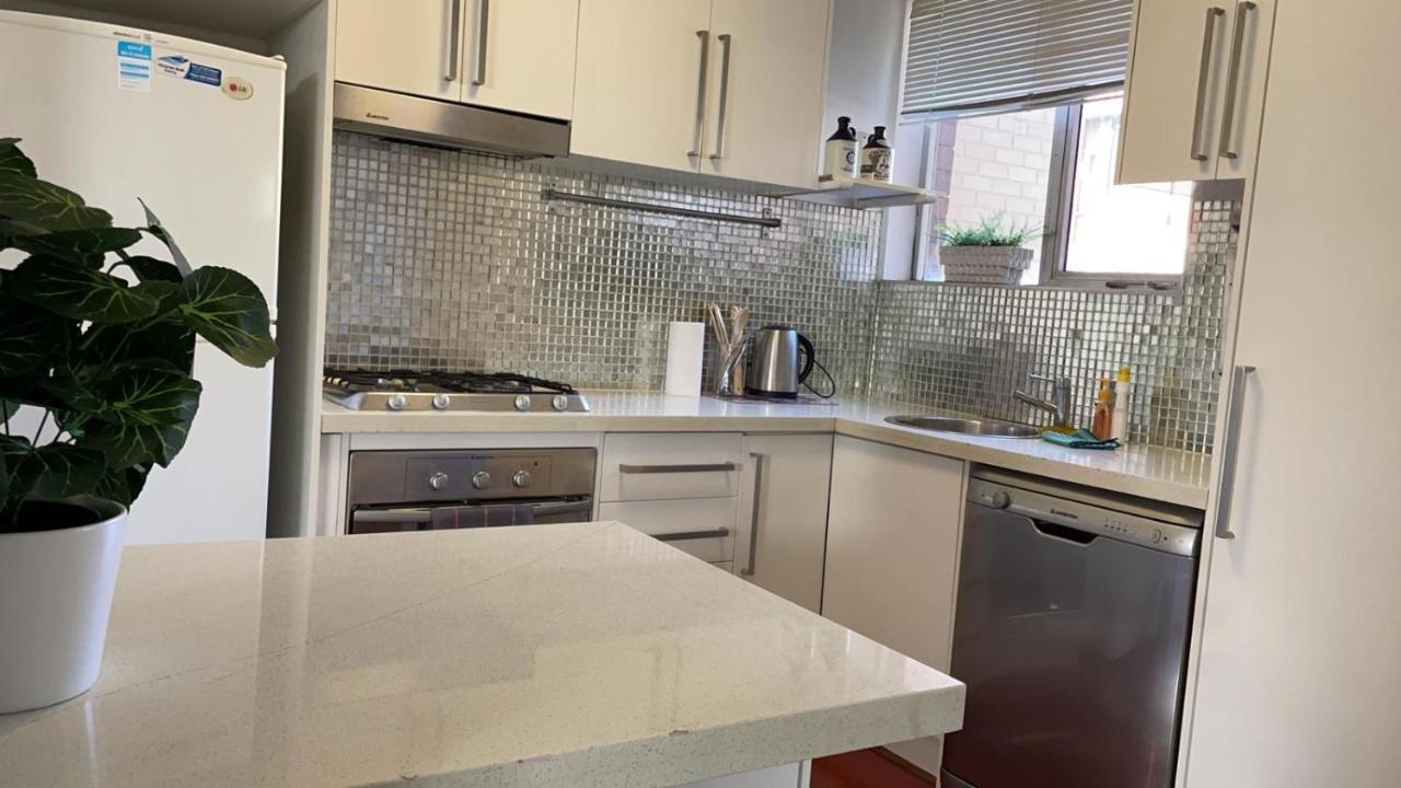 St Kilda Beachfront 2 Bedroom Apartment เมลเบิร์น ภายนอก รูปภาพ